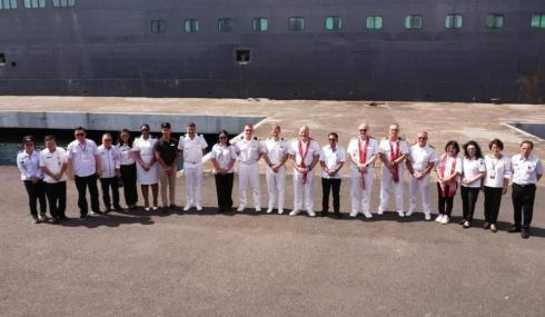 Kapal Pesiar MS Queen Victoria Bersandar di Kota Bitung, Bupati Ucapkan Selamat Datang