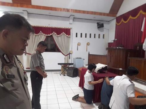 Wujudkan Program Prima Ministra  Siswa SMK Tumpaan dibawa Polisi ke Gereja Bala Keselamatan