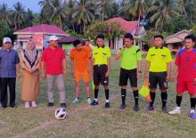 Ketua DPRD Bolsel Membuka Kegiatan Turnamen Sepak Bola di Desa Nunuk