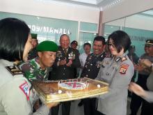 Peringati HUT TNI Ke-74, Kapolresta dan Jajarannya Sambangi Kodim 1309 Manado.