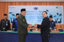 Depri Hadiri Wisuda Akbar SGI Angkatan ke-33