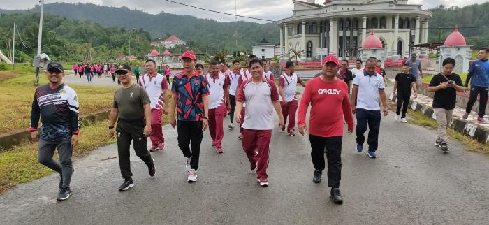 Polres Bolsel Bersama TNI dan Pemda Lakukan Jelan Sehat dan Senam
