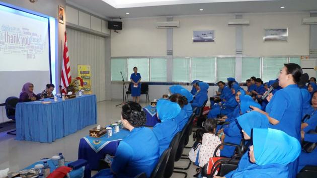 Sambangi Ibu-ibu Jalasenastri Korcab VIII DJA II, Tim BPOM Manado, Sosialisasikan Penyebaran Obat dan Makanan