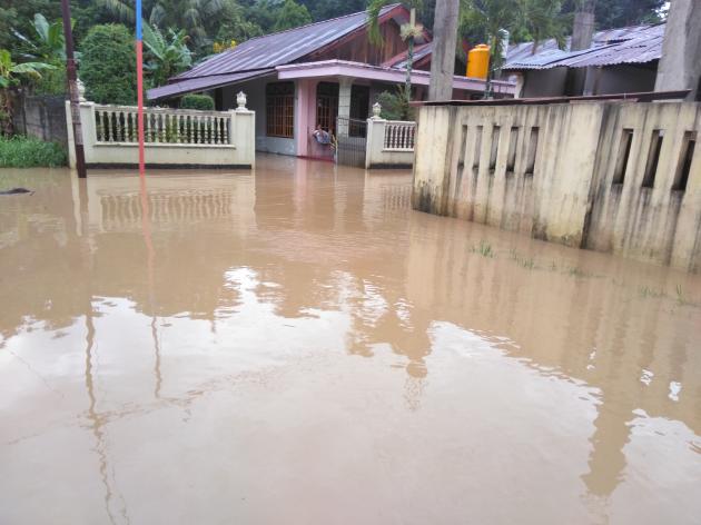 Saluran Air Tidak Normal, Rumah di Tingkulu Tergenang Air