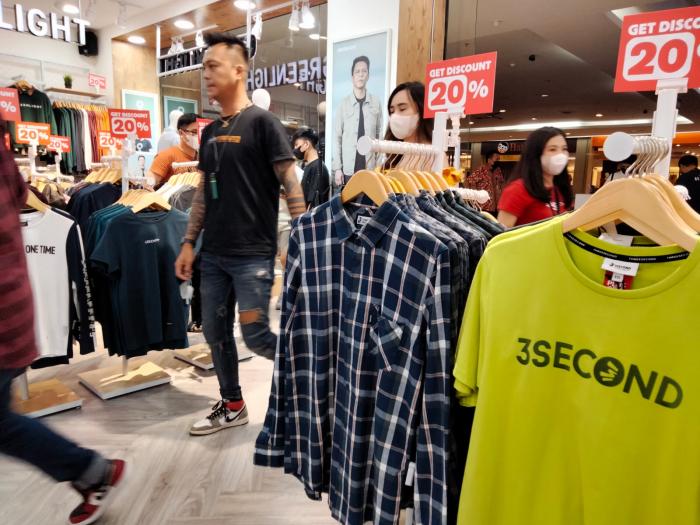 Gio Idol Datang Berbelanja di Re-Opening 3Second Store Manado