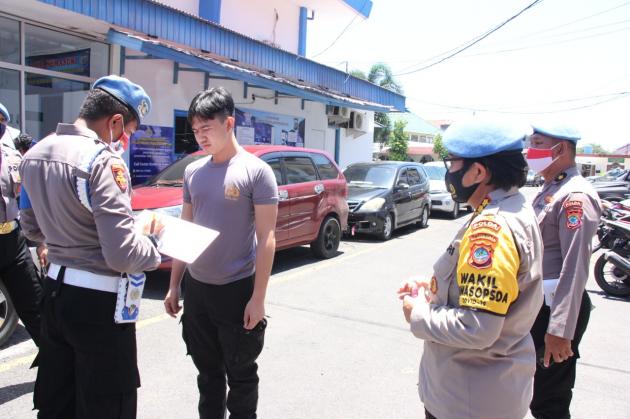 Inspeksi Mendadak Dipimpin Kabid Propam, Pastikan Anggota Dilingkungan Polda Sulut Menggunakan Masker