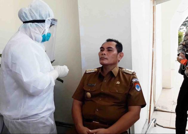 Pjs Bupati Bersama Pejabat Eselon ll dan lll di Swab