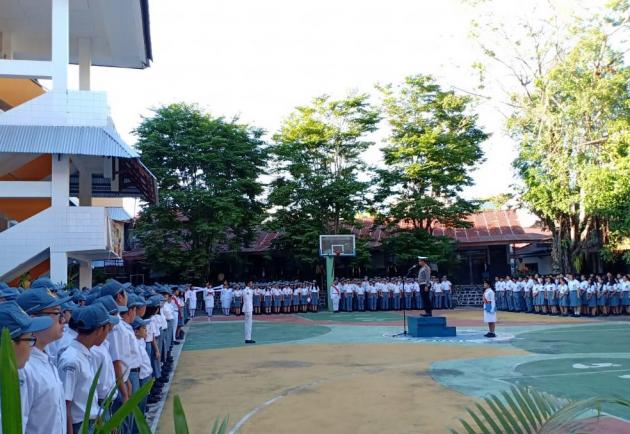 Istimewa, Kasat Lantas Polresta Manado Jadi Pembina Upacara Sekolah