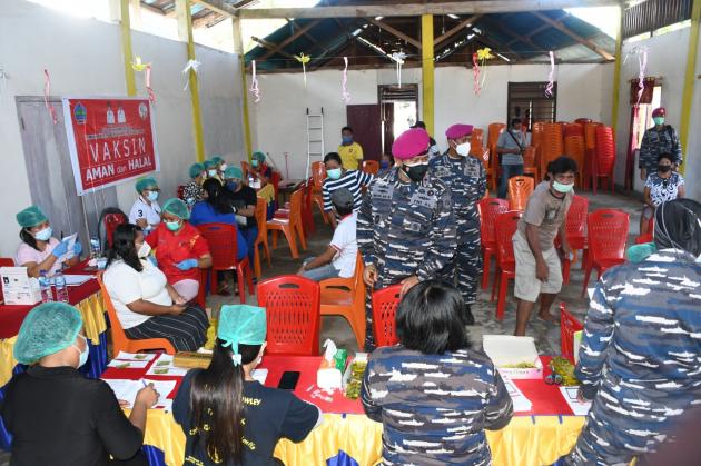 600 Dosis Vaksin Dihabiskan Lantamal VIII Dalam  Giat Serbuan di Empat Desa Pesisir