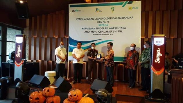 HLN ke-75, Kajati Sulut Terima Penghargaan