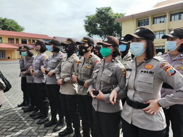 Tergabung Dalam Peleton Dalmas, Polwan Polda Sulut Siap Jadi Negosiator Aksi Unras