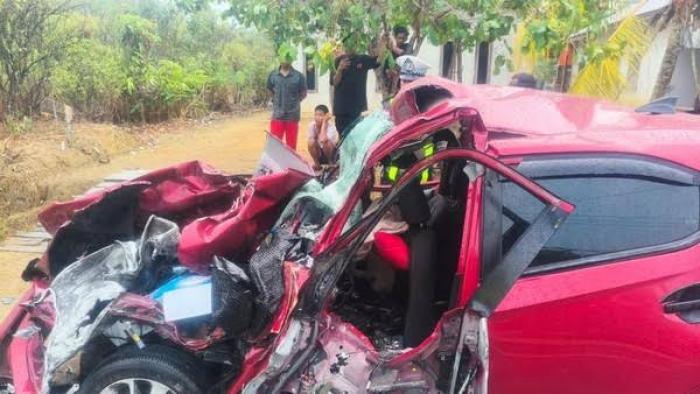 Kecelakaan Maut Mobil Truk Tabrak Honda Brio, Satu Keluarga Tewas