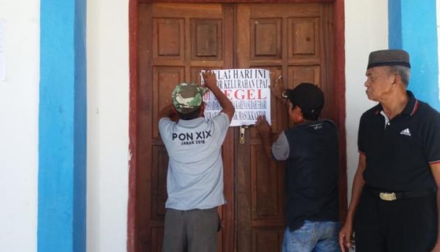 Lurah ‘Menghilang’, Warga Segel Kantor Kelurahan