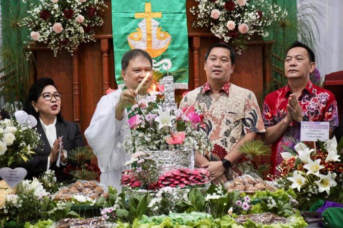 Wagub Kandouw Beribadah Syukur HUT ke-1 Wilayah Tomohon Dua di GMIM Gloria Taratara 