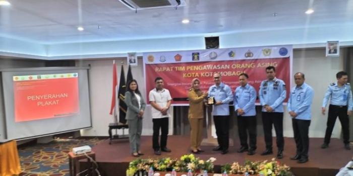 Ketua DPRD Kotamobagu Meiddy Makalalag Hadiri Rapat Timpora