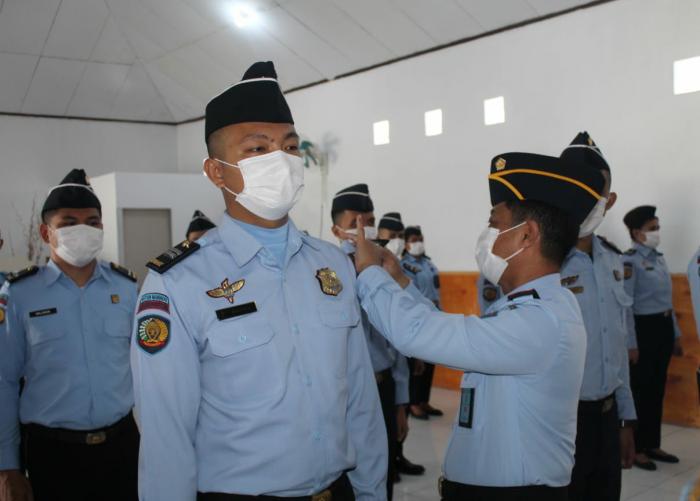 23 Pegawai Rutan Manado Terima SK Kenaikan Pangkat