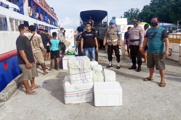 Satuan Resnarkoba Polres Kepulauan Talaud Amankan 438 Liter Miras Captikus di Pelabuhan Lirung