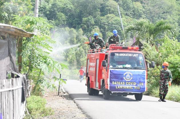 Satgas Covid-19 Lantamal VIII Kembali Lakukan Penyemprotan Disifektan di Kabupaten Minahasa
