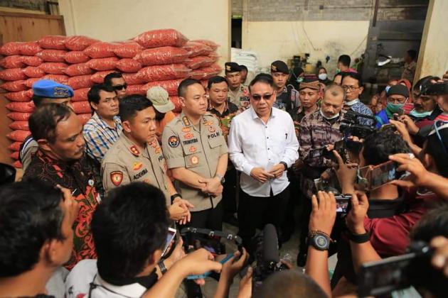 Tim Resmob Jogoboyo Ungkap Tangkap Pengusaha Yang Memproduksi Makanan Cemilan Berbahan Baku Telur Busuk