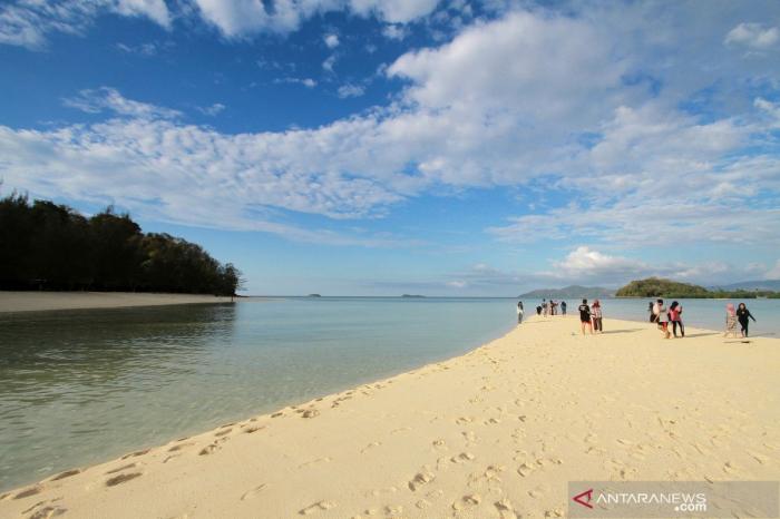 Wisata Pantai Batu Pinagut Tetap Jadi Idola