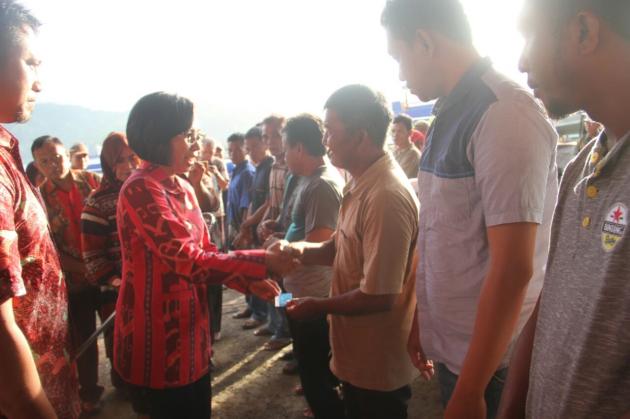 Yasti Serahkan Bantuan Masyarakat Nelayan 