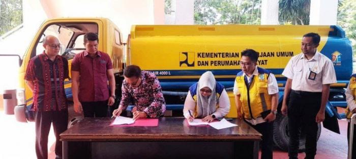 Pemkot Bitung Terima Dua Unit Mobil Tangki Air Bersih