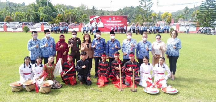 Bupati FDW Pimpin Upacara Hardiknas 2022 Sekaligus Apel Korpri
