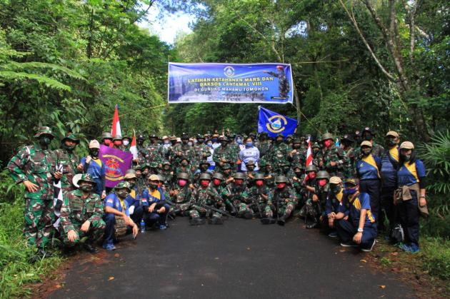 Jaga Kemampuan Fisik Prajurit Lantamal VIII Latihan Di Gunung Mahawu