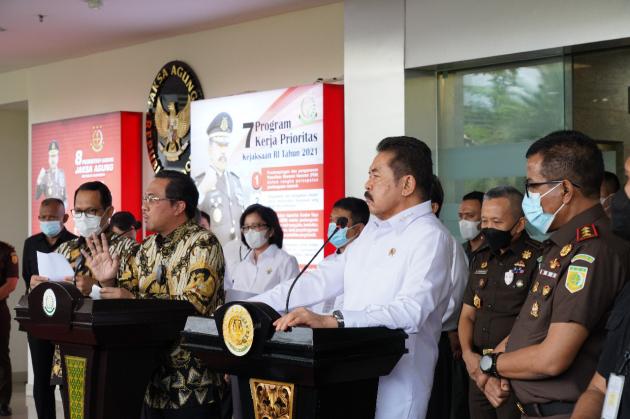 Jaksa Agung dan Ketua BPK Sampaikan Hasil Penghitungan Kerugian Negara Terkait Perkara Tipikor Pada Asabri  