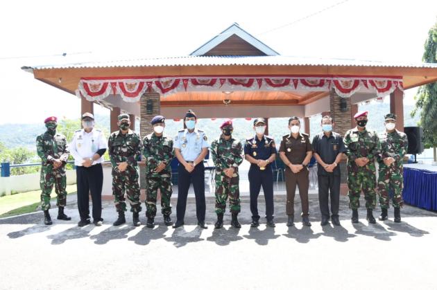 Perkara Tindak Pidana Keimigrasian dan Kepabeanan KM Rimba II Diserahkan Lantamal VII Kepada Imigrasi dan Bea Cukai Bitung