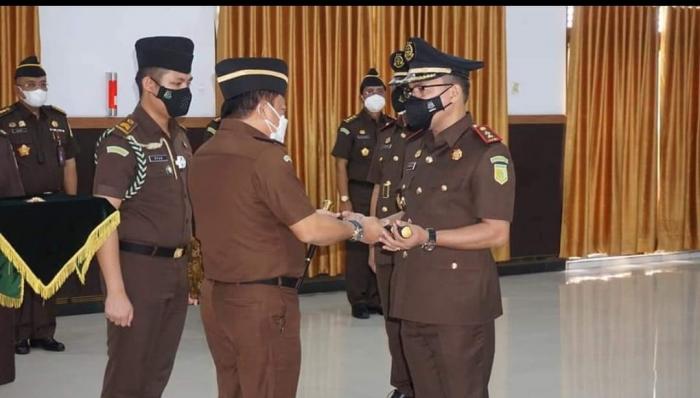 Kajati Sultra  Lantik Ledrik Takaendengan Sebagai Kajari Buton