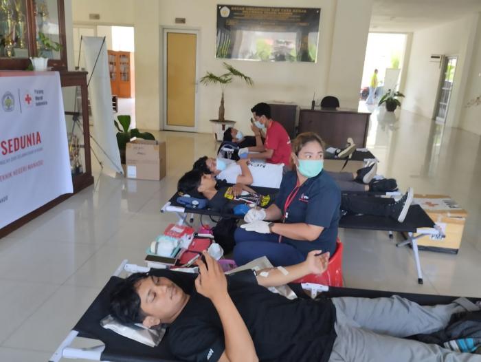 Mahasiswa Divisi Lakesmas Polimdo Gelar Donor Darah