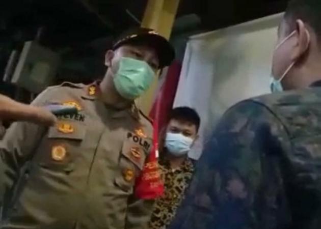 Wow, AKBP Stefanus Michael Tamuntuan Berhasil Menghalau Tim FPI Yang Memaksa Masuk Kamar Jenazah RS Polri