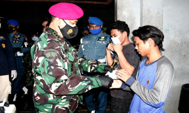 Danlantmal VIII Pantau Penerapan Prokes Covid-19 di Pelabuhan