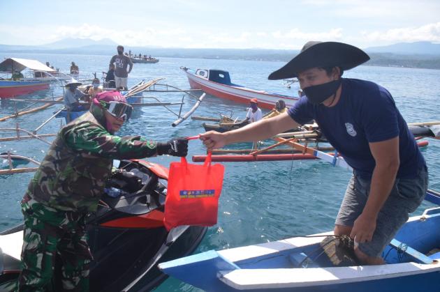 Peduli Masyarakat Pesisir Forkopimda Provinsi Sulut Kembali Adakan Baksos 