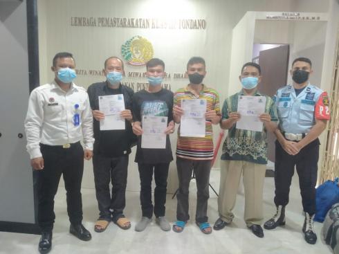 TERIMA HAK : Empat WBP Lapas IIB Tondano menerima Asimilasi dan Pembebasan Bersyarat.