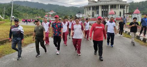 Polres Bolsel Bersama TNI dan Pemda Lakukan Jelan Sehat dan Senam