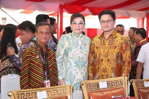 Bupati Tetty  Suport AIS