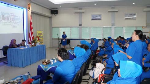 Sambangi Ibu-ibu Jalasenastri Korcab VIII DJA II, Tim BPOM Manado, Sosialisasikan Penyebaran Obat dan Makanan