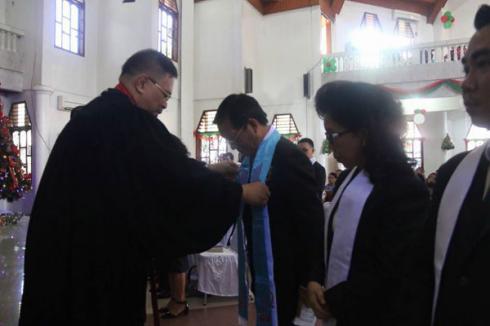 HWB Sumakul GSVL dan Istri Diteguhkan Jadi Pelsus