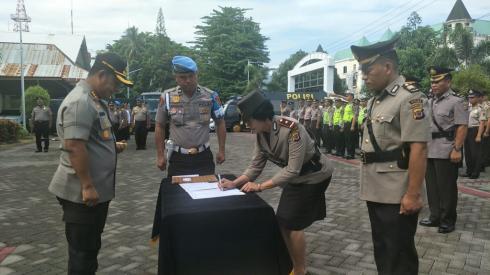 Kapolresta Manado Lantik Kapolsek Kawasan Pelabuhan dan Pimpin Sertijab Kapolsek Wenang, Kapolsek Wanea.