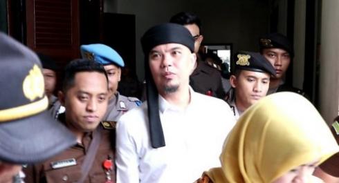 Sibuk, Mulan Dipastikan Tak Jemput Ahmad Dhani
