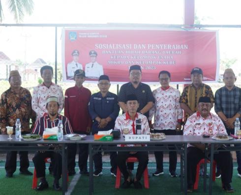 Pemkab Bolsel Serahkan Bantuan Hibah Barang Kepada Kelompuk Usaha Mikro dan KUBE