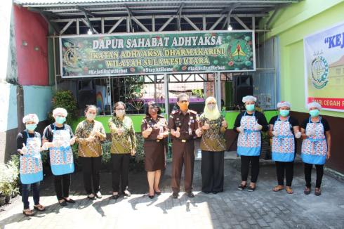 Peduli Dampak COVID-18, Kajati dan Ketua IAD Wikayah Sulut Resmikan Dapur Sahabat Adhyaksa
