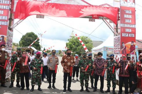Bersama Forkopimda Danlantamal VIII  Hadiri Pencanangan Kampung Tangguh Nusantara