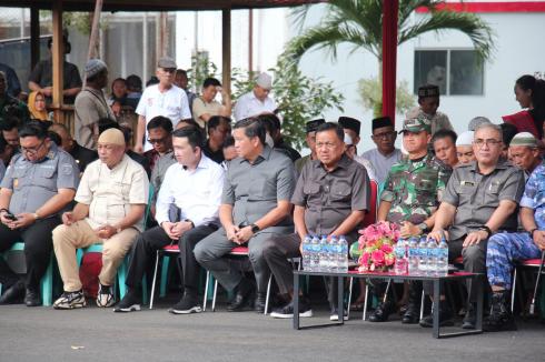 Peringati Idul Adha, Gubernur Olly Sumbangkan 137 Sapi Kurban 