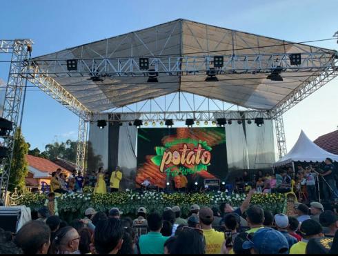 Ajang Warga Berbagi Berkat Di Modoinding Potato Festival 2019