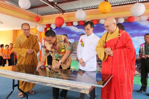 Eman Resmikan Bhaktisala Wihara Buddhayana Tomohon 