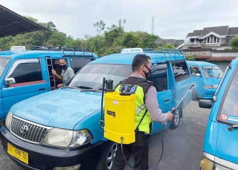 Polisi Semprotan Angkutan Umum