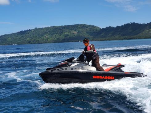 Gunakan Jetski Kajati Sulut Bakti Sosial di Empat Pulau Bersama Forkopimda